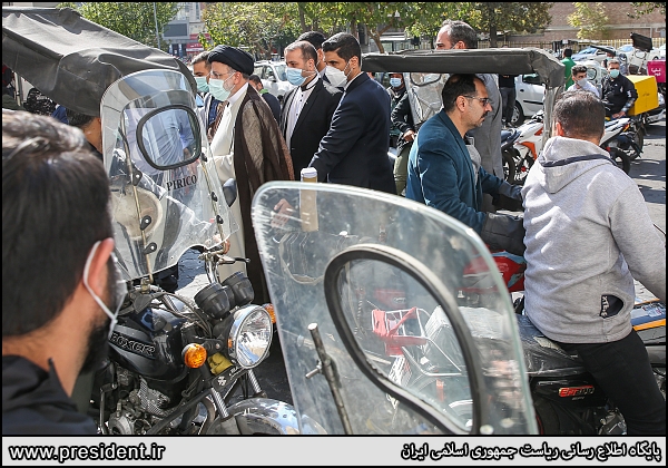 عکس/ بازدید میدانی رئیسی از جایگاه توزیع سوخت
