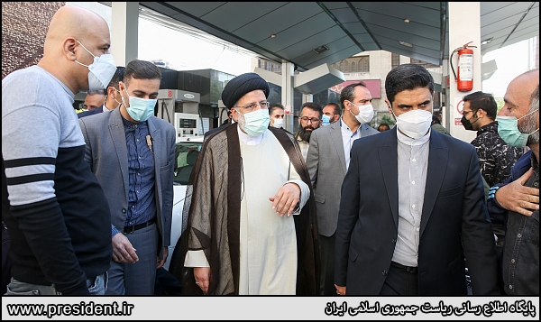 عکس/ بازدید میدانی رئیسی از جایگاه توزیع سوخت