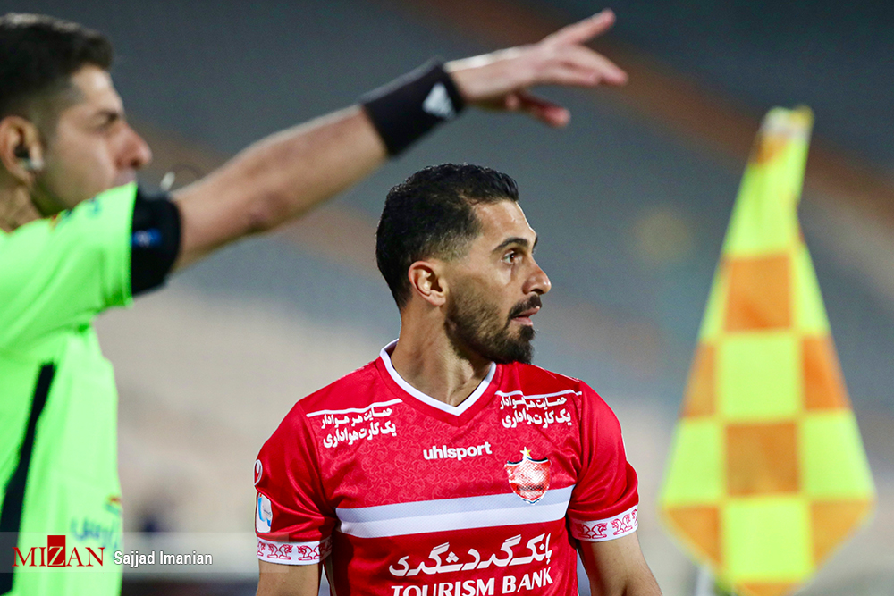 دیدار تیم‌های پرسپولیس و نساجی در هفته دوم لیگ برتر فوتبال