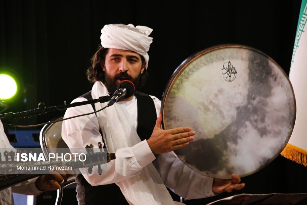 عکس/ استاد عثمان محمد پرست در همایش تجلیل از چهره های ماندگار خواف