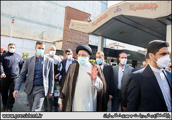 عکس/ بازدید میدانی رئیسی از جایگاه توزیع سوخت