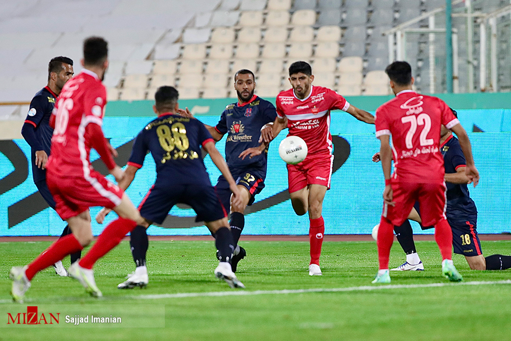 دیدار تیم‌های پرسپولیس و نساجی در هفته دوم لیگ برتر فوتبال