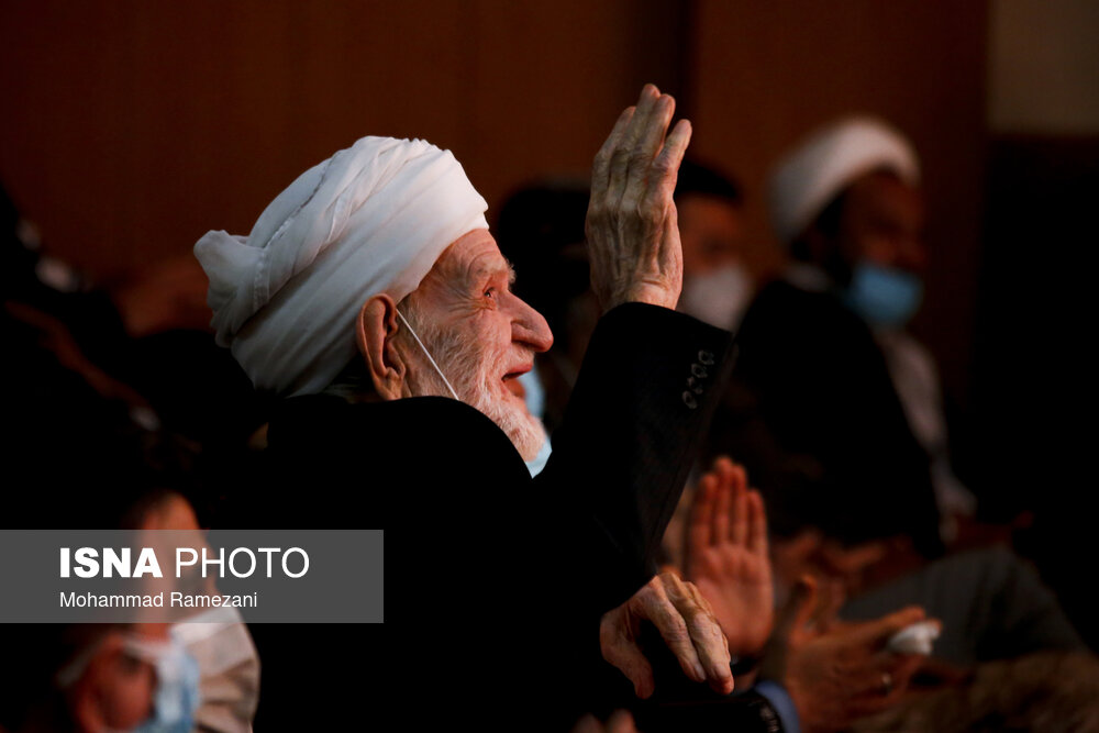 عکس/ استاد عثمان محمد پرست در همایش تجلیل از چهره های ماندگار خواف
