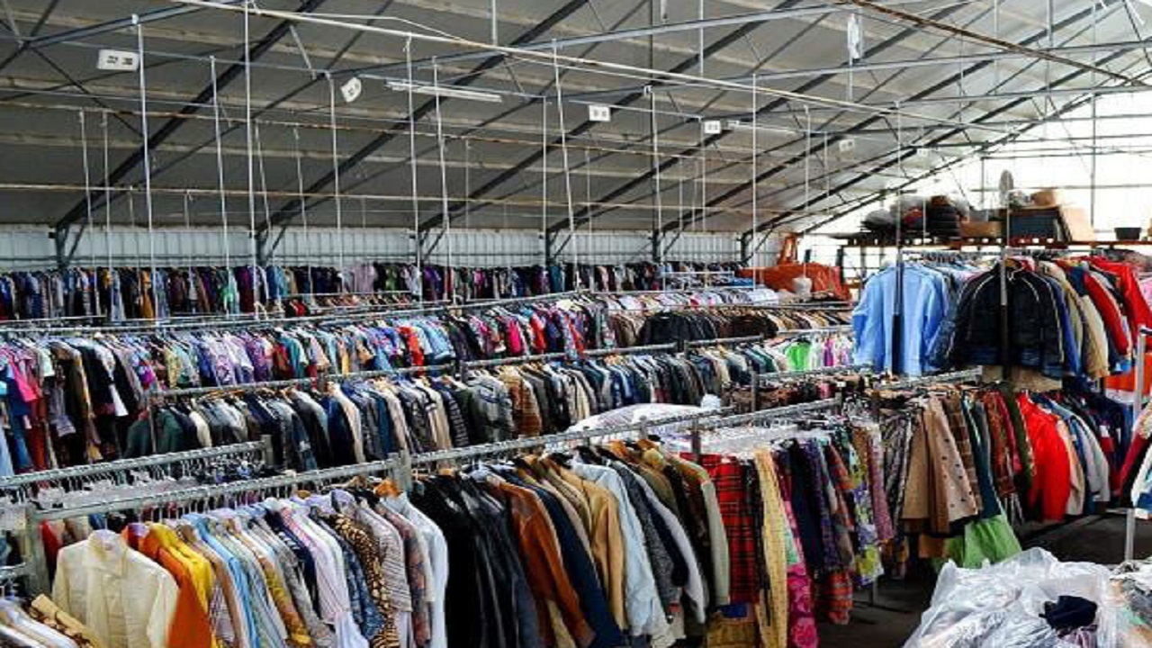 گرانی یقه بازار پوشاک خراسان جنوبی را چسبیده است
