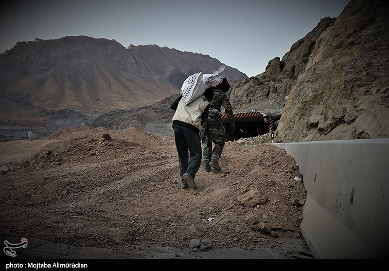 عکس/ انفجار صخره ۵۰۰۰ تُنی در آزادراه تهران-شمال