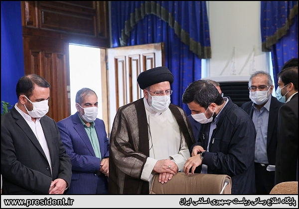 عکس/ حلقه نمایندگان تهران به دور رئیسی