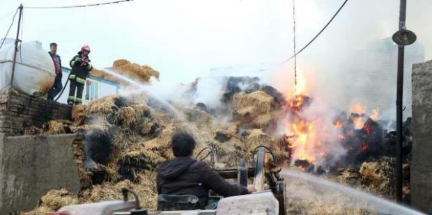 آتش سوزی گسترده انبار روستایی در مهاباد طی ۵ ساعت مهار شد