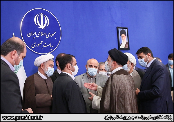 عکس/ حلقه نمایندگان تهران به دور رئیسی