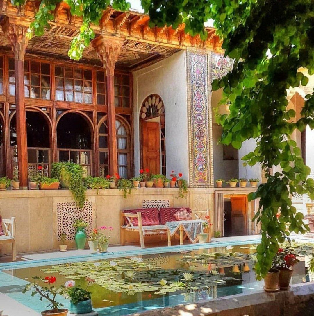 خانه تاریخی باشکوهی در مجاورت حرم شاهچراغ