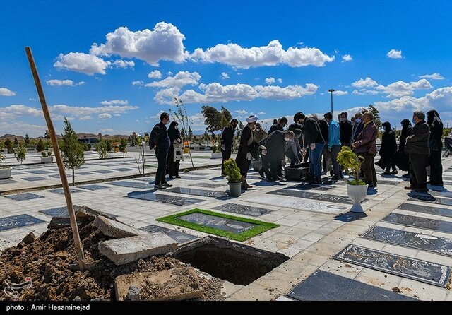 مدیرعامل آرامستان‌های کرمانشاه: برخی روزها تا ۳۰ فوتی "مشکوک به کرونا" را هم دفن کرده‌ایم