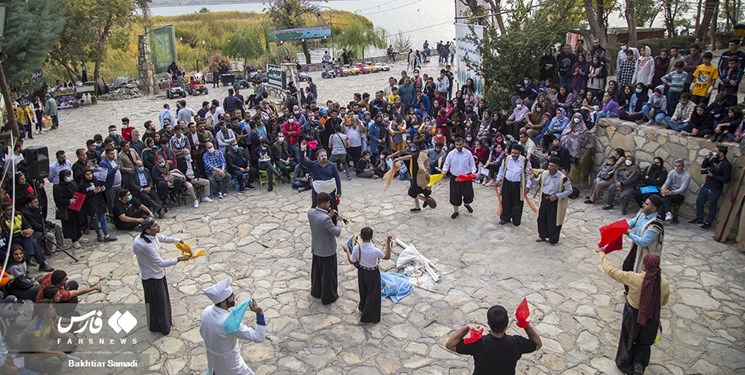 42 هزار نفر از نمایش‌های تئاتر خیابانی مریوان بازدید کردند