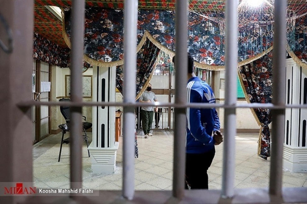 کودک ۹ ساله‌‌ی مشهدی با عیدی‌های خود ۳ زندانی را آزاد کرد