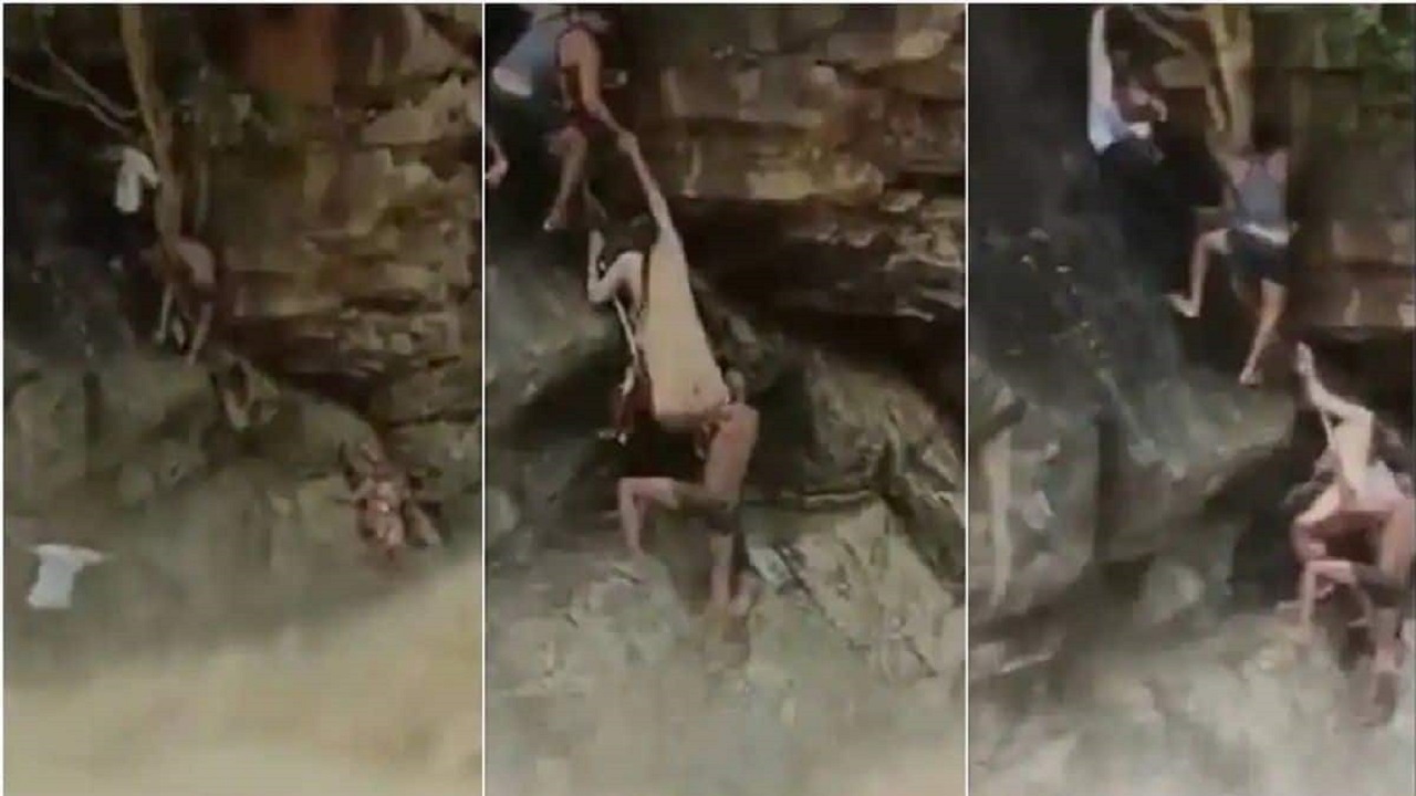 نجات مادر و کودک گرفتار شده در آبشار