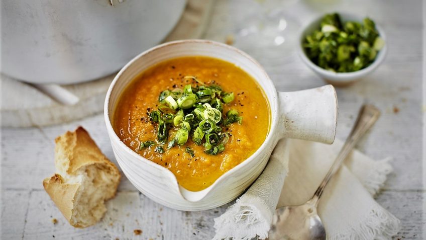 سوپ شلغم و هویج، سوپی خوشمزه و مقوی برای زنان