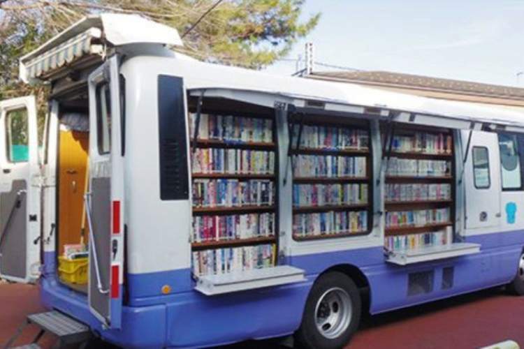 تجهیز اتوبوس به کتابخانه برای «خانه‌داران کتاب‌خوان» در تبریز