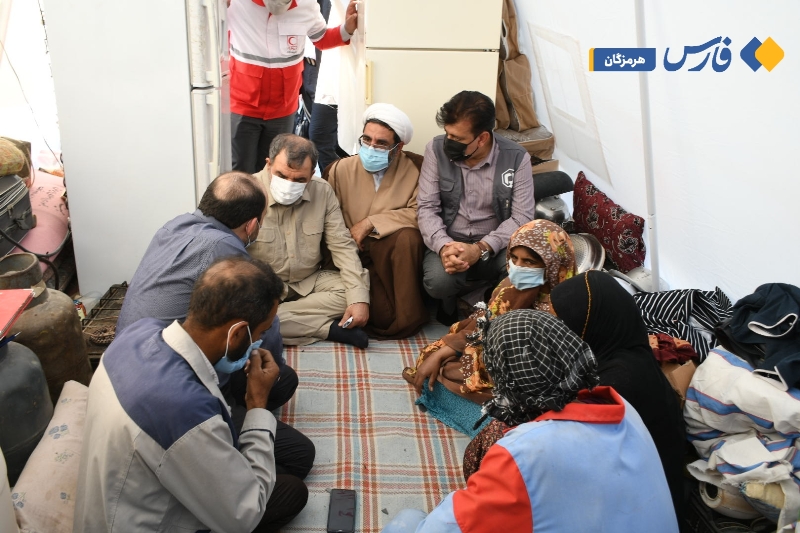 عکس/ بازدید میدانی محسن رضایی از مناطق زلزله‌زده فین