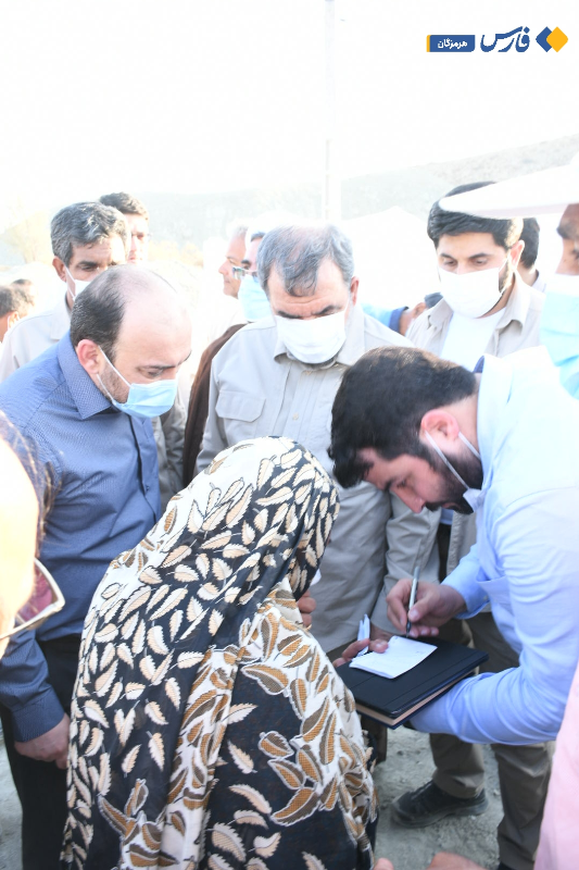 عکس/ بازدید میدانی محسن رضایی از مناطق زلزله‌زده فین