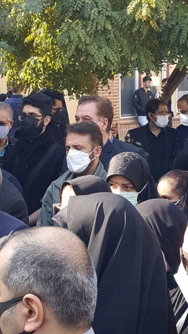 عکس/ دلداری سید جواد هاشمی به پدر «آرمان»