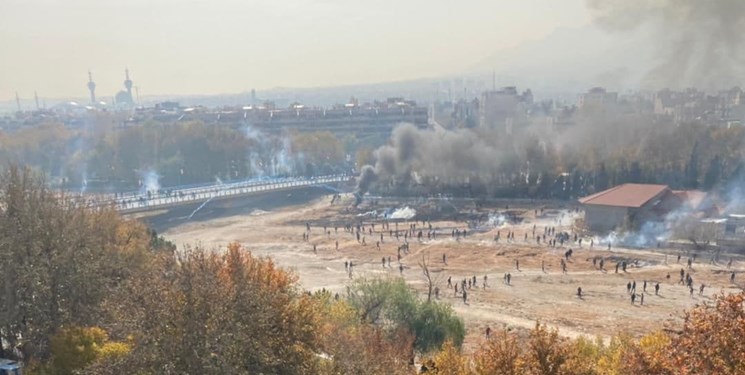 مخالفت پلیس با برگزاری تجمع در پل خواجوی اصفهان