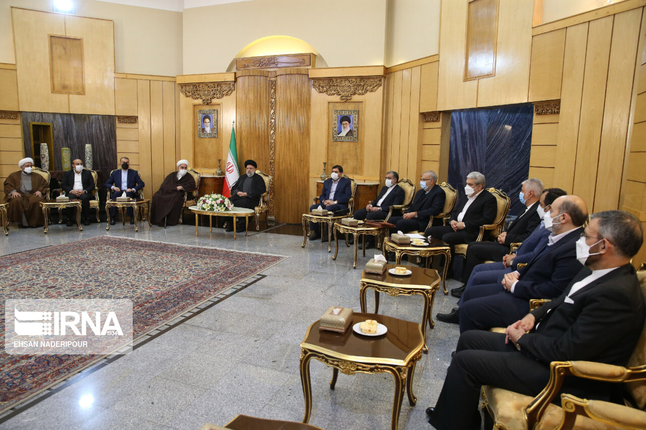 عکس/ عزیمت رییس جمهور به ترکمنستان
