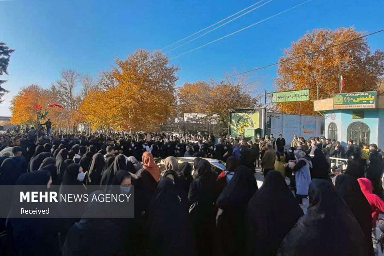 تشییع باشکوه پیکر مطهر شهید «مهدی رفیعی» در نهاوند