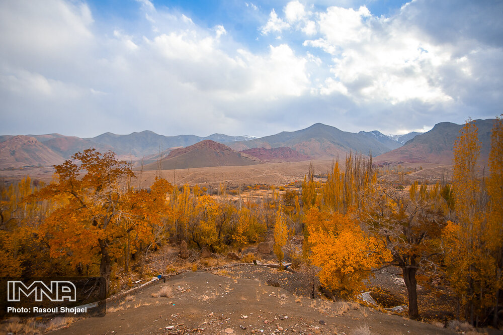 عکس/ پاییز طلایی در «روستای ابیانه» اصفهان
