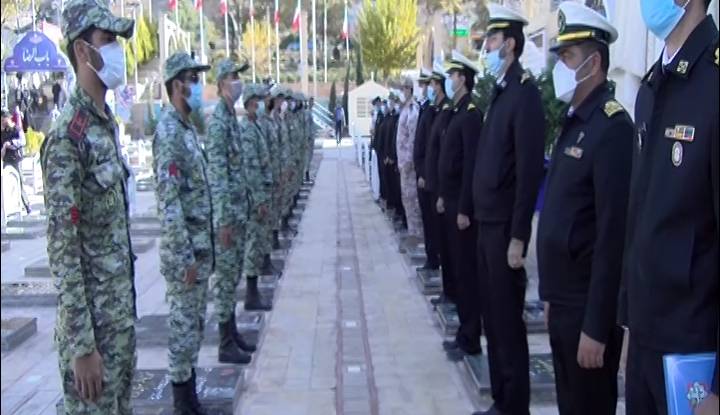 ادای احترام سپیدجامگان نیروی دریایی سیرجان به مقام سردارسلیمانی
