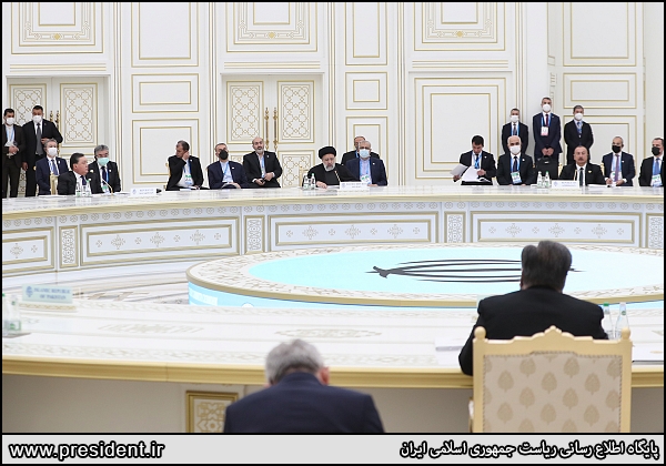 عکس/ سخنرانی آیت الله رئیسی در اجلاس سران اکو