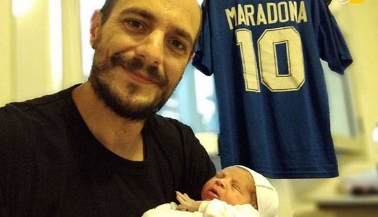 عشق شدید یک پدر به مارادونا 