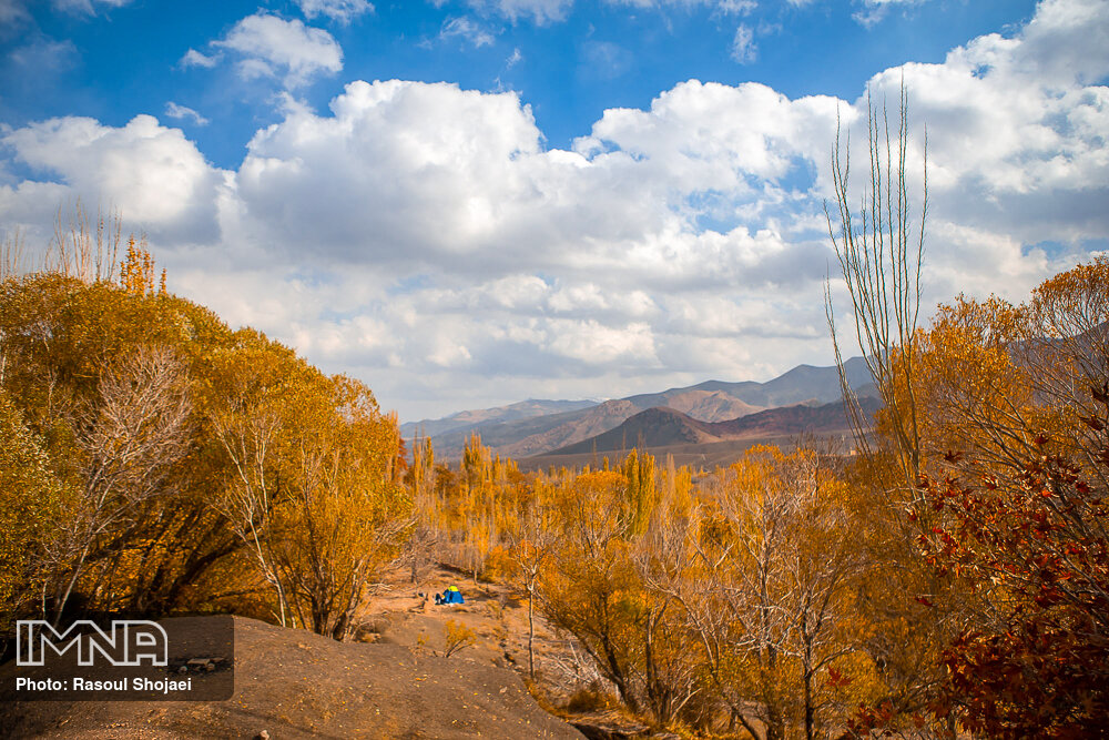 عکس/ پاییز طلایی در «روستای ابیانه» اصفهان