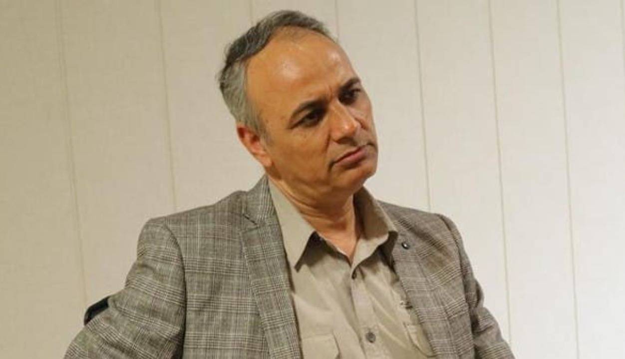 کنایه یک فعال سیاسی به احمدی نژاد: دوری از قدرت معجزه میکند!
