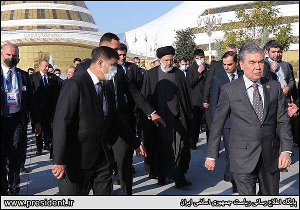 عکس/ سخنرانی آیت الله رئیسی در اجلاس سران اکو