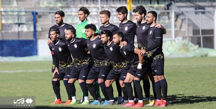 سرمربی شهرداری همدان: یک سوت اشتباه سرنوشت تیم ها را عوض می کند