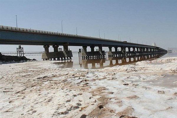 کاهش ۲.۱۳ میلیارد مترمکعبی حجم آب دریاچه ارومیه