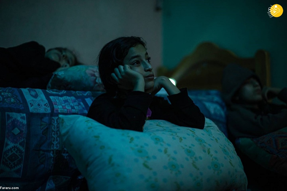 عکس/ ابتکار جالب اتوبوس سینمایی برای کودکان غزه