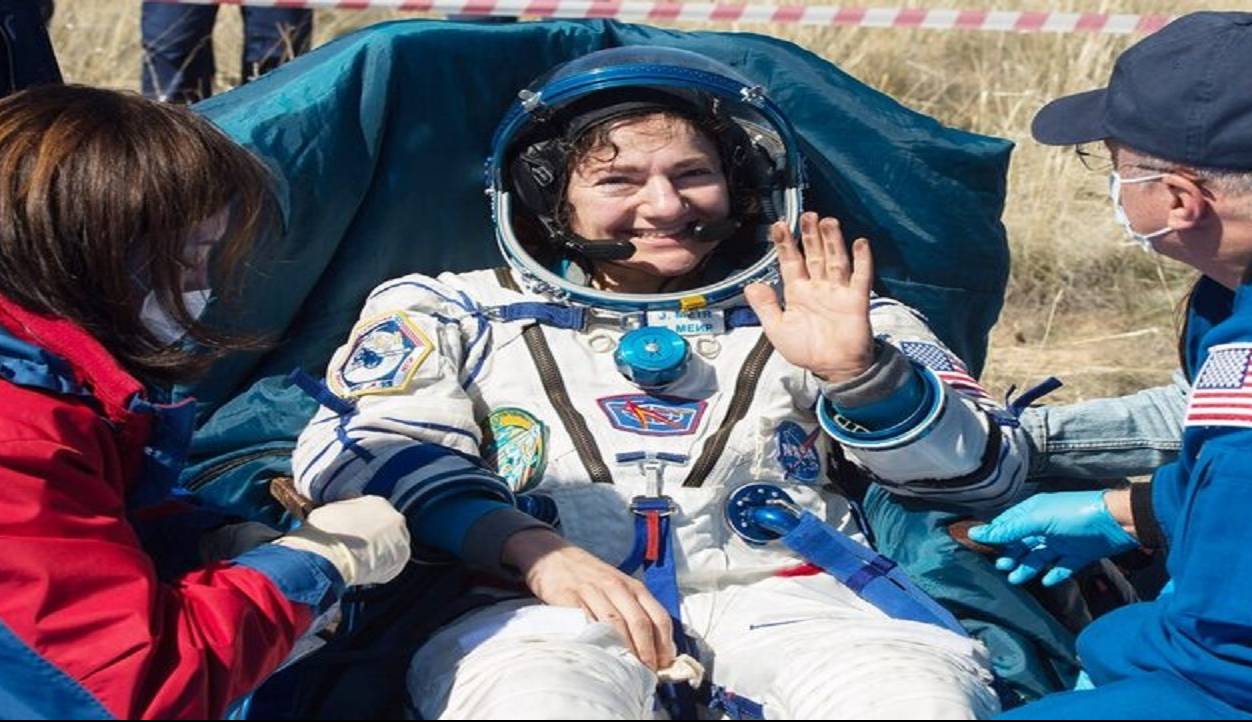 چالش‌های فضانورد زن ناسا با لباس فضایی بسیار بزرگ خود!