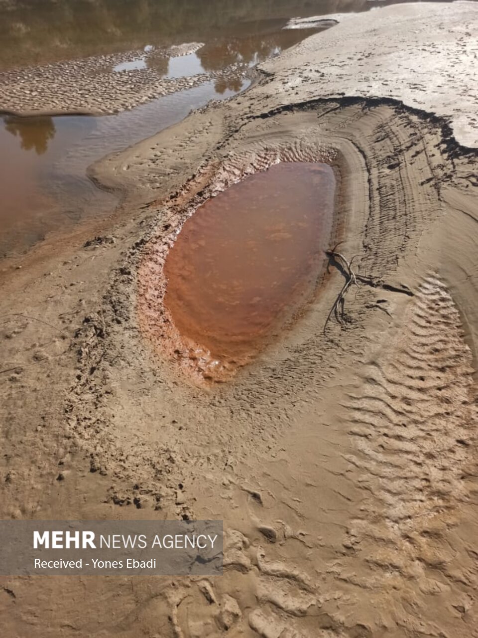 عکس/ خشک شدن رودخانه «زهره» در هندیجان خوزستان