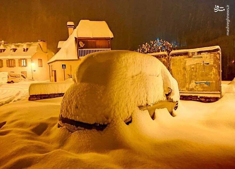 مدفون شدن خودروها زیر برف در شهرهای اروپا