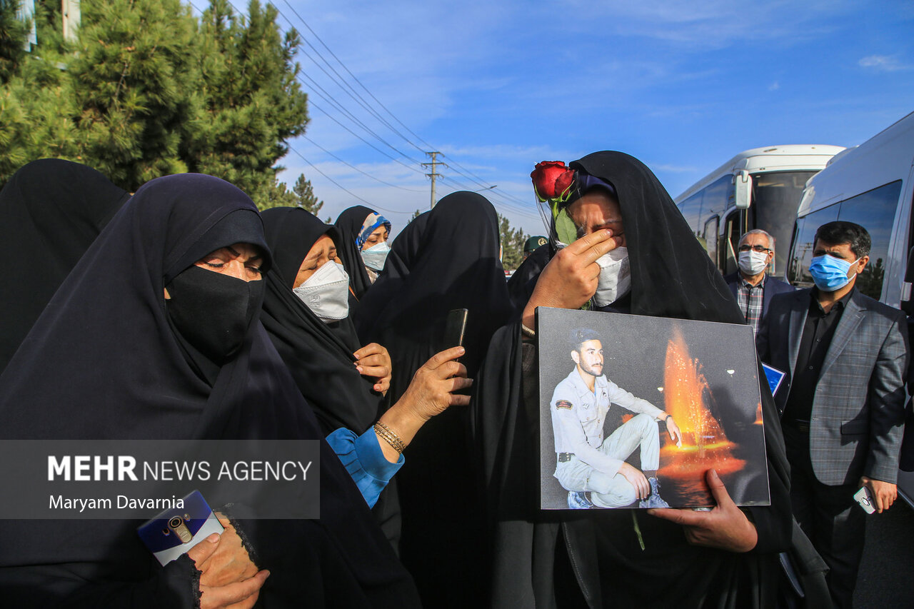 عکس/ مراسم استقبال از خانواده شهید «خدارحم گل‌آور داریونی»