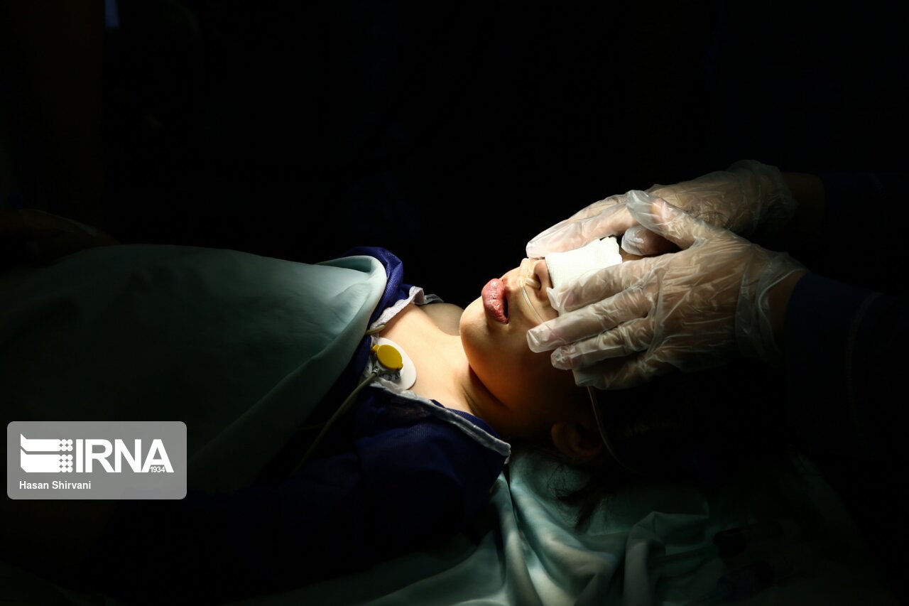 عکس/ درمان بیماران همانژیوم و ناهنجاری‌های عروق توسط گروهی از پزشکان ایران و روسی