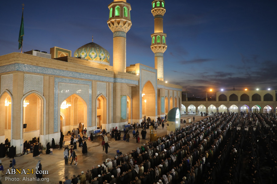 اقامه پرشکوه نماز جماعت در مسجد سهله