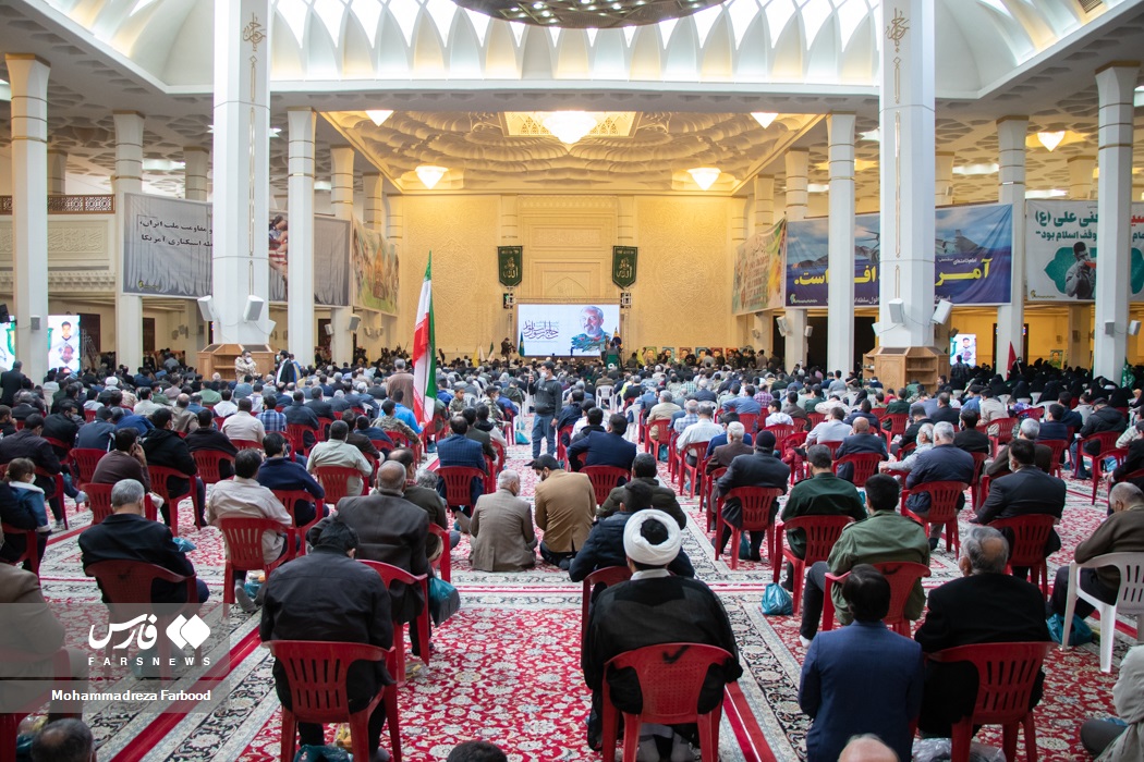 عکس/ زیارت سردار قاآنی در حرم شاهچراغ(ع)