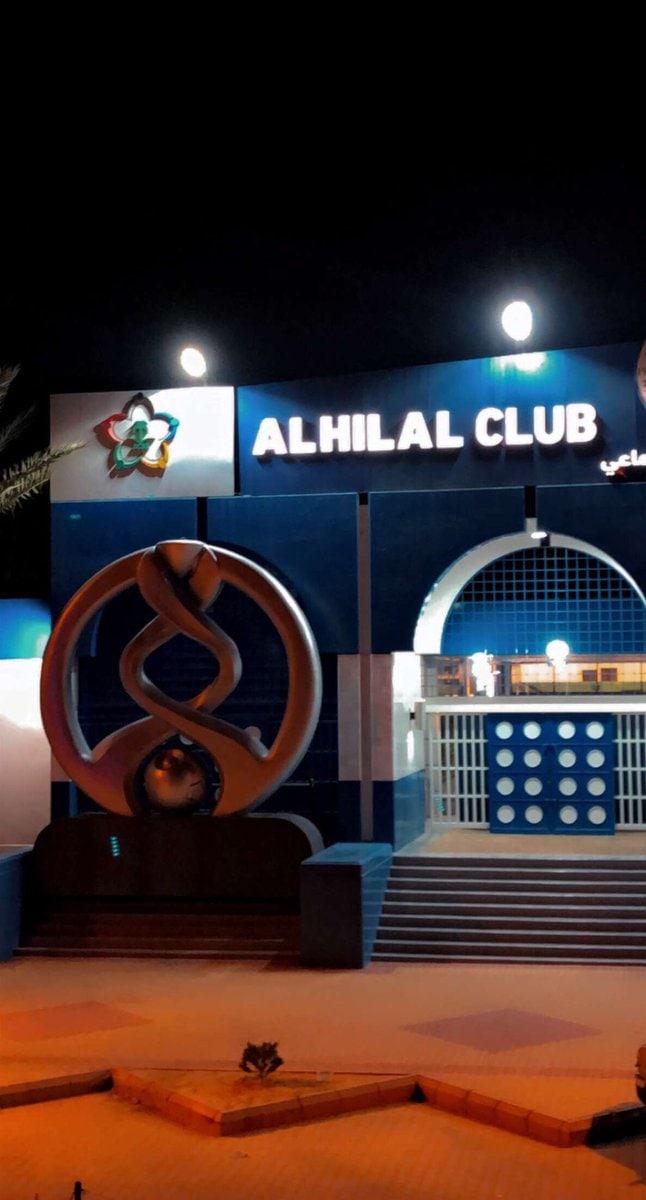 نصب مجسمه لیگ قهرمانان مقابل ساختمان الهلال