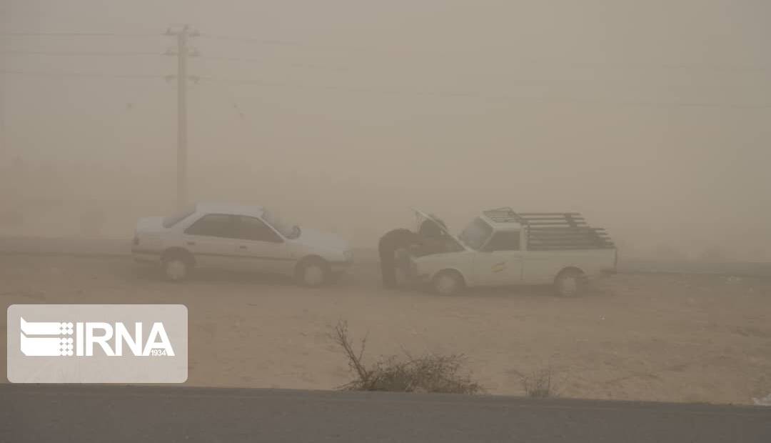 امدادرسانی هلال احمر خراسان شمالی به ۱۵۰ دستگاه خودرو گرفتار در طوفان