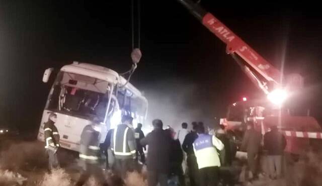 واژگونی اتوبوس اصفهان - بندر عباس