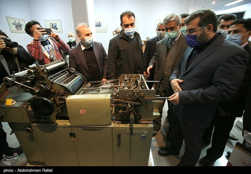وزیر ارشاد در موزه در حال ساخت همدان
