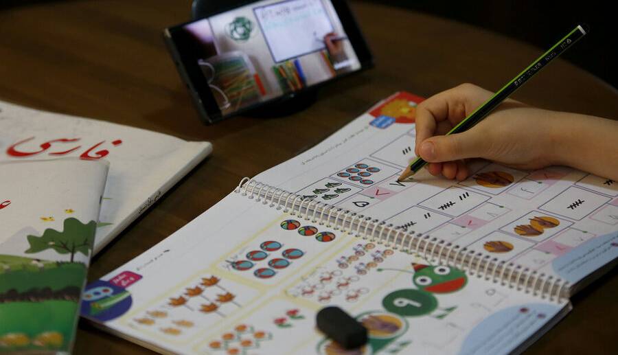 آموزش آنلاین چه بلایی بر سر سواد دانش آموزان آورد