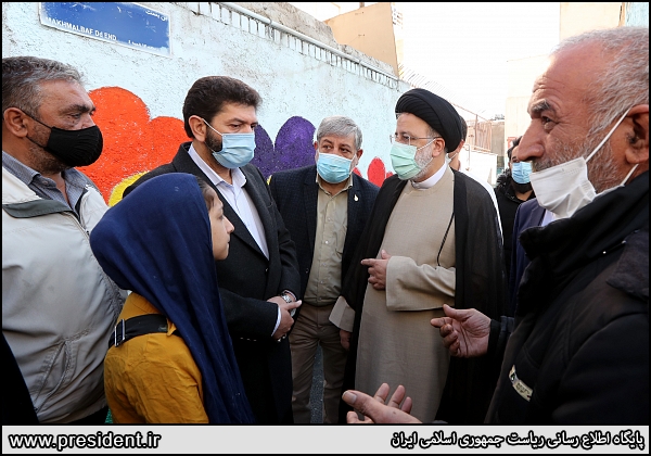 عکس/ بازدید سرزده رئیس جمهور از محله هرندی تهران