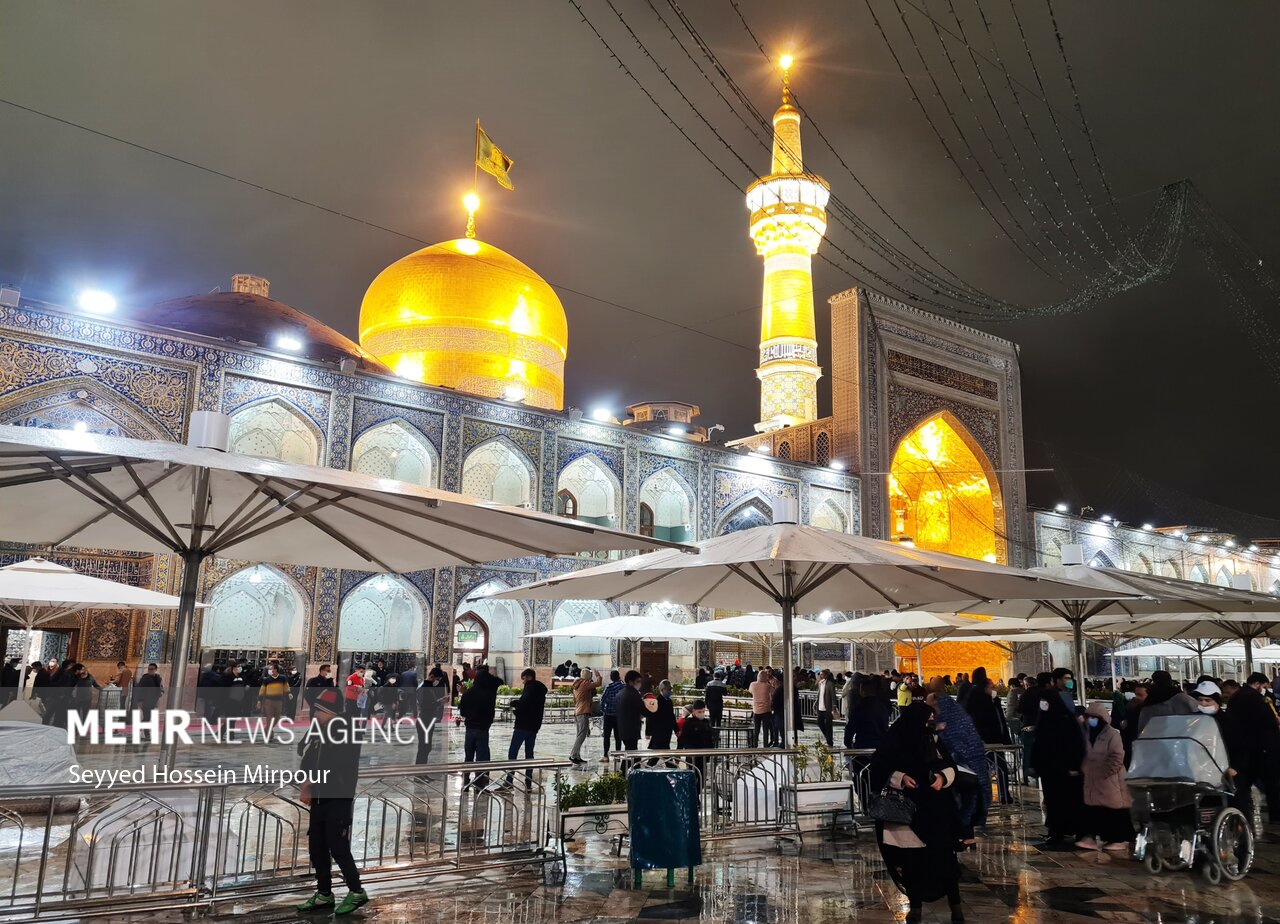 عکس/ حال و هوای بارانی حرم مطهر رضوی