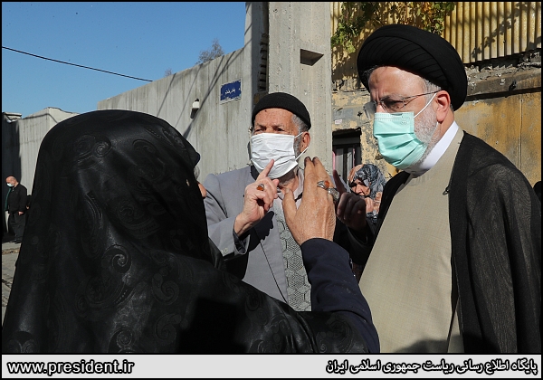عکس/ بازدید سرزده رئیس جمهور از محله هرندی تهران